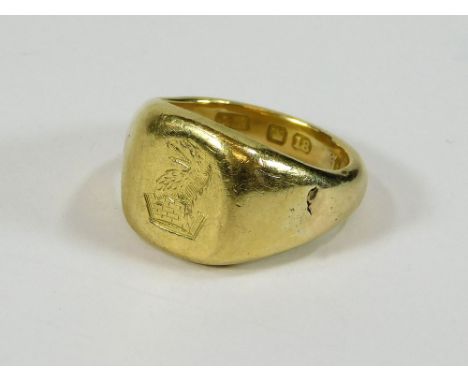 SIGNET RING. An early 20th century 18ct. gold signet ring, crested. Size K. Approx. 11g.  Please note that all items in this 