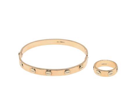 designed with screw fittings, internal measurement 6cm dia., 30 grams, together with a 9ct gold conforming ring, 7.2 grams, s