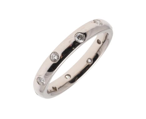 the platinum band is mounted with circular-cut diamonds, 5.1 grams. Size K.  *CR  No obvious damage.