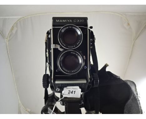 MAMIYA C330 ON TRIPOD