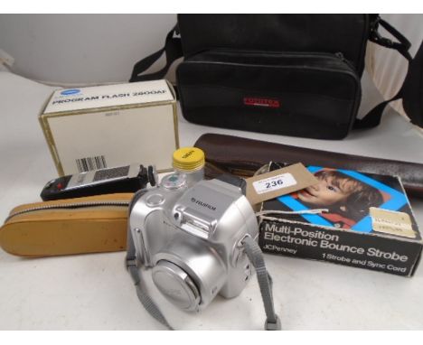 COLLECTION OF CAMERAS AND ACCESSORIES TO INCLUDE VINTAGE TRIPOD, MINOLTA FLASH, BOUNCE STROBE ETC