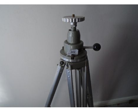 INDUSTRIAL TRIPOD