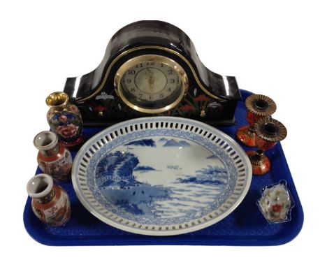 A tray containing Oriental ware including a battery operated mantel clock, Japanese vases, blue and white pierce rimmed plate