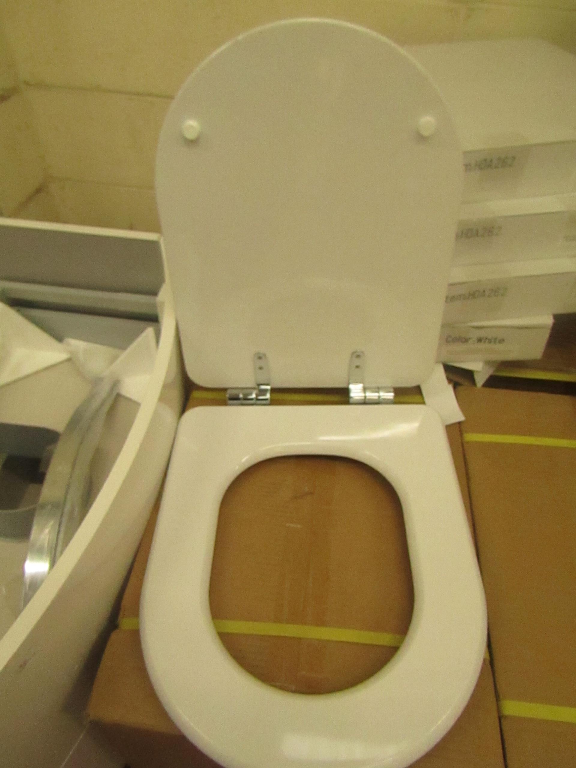 Unbranded Roca toilet seat, new and boxed.