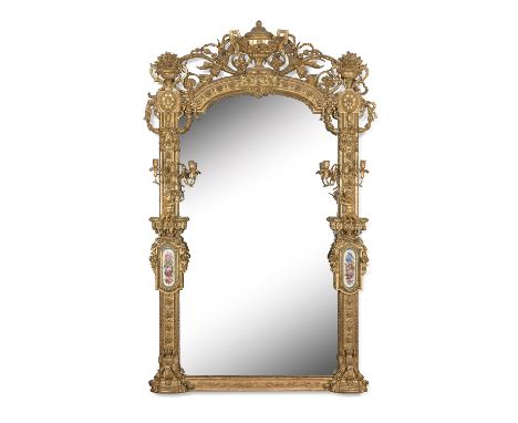 STYLE LOUIS XIV, ÉPOQUE NAPOLÉON III, en bois doré, mouluré et sculpté, à décor de frises de perles, rubans, frise d'entrelac