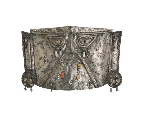 CULTURE LAMBAYEQUE, PÉROU, 700- 900 AP. J.-C., Alliage argent et cuivre, quelques traces d'oxydation, Ses grands yeux en form