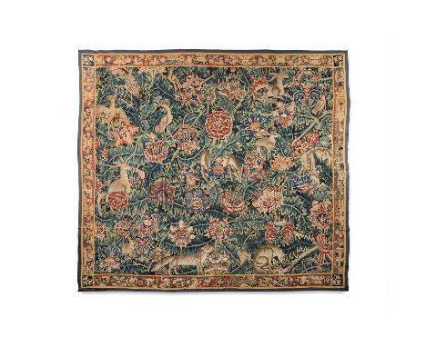 TOURNAI ( ), XVIE SIÈCLE, TAPISSERIE, LAINE ET SOIE, Œillets et tulipes, animaux de la forêt. Bordure rouge de rinceaux, A Fl