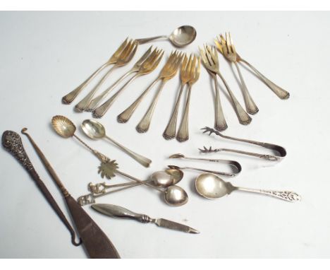 Set of 12 800 standard continental silver pastry forks, caddy spoons, silver spoons, sugar nips etc. 