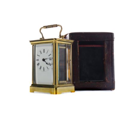 EARLY 20TH CENTURY CARRIAGE CLOCK, with white enamel dial with Roman numerals, contained in a brass five glass case, with swi