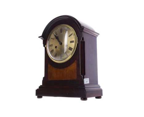 EARLY 20TH CENTURY MAHOGANY MANTEL CLOCK, the two train eight day movement striking on a gong, the brass dial with Roman nume
