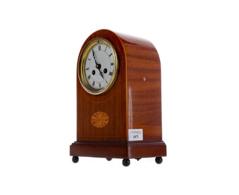 EDWARDIAN MAHOGANY MANTEL CLOCK, the two train eight day movement by Vincent &amp; Co, the white enamel dial with Roman numer
