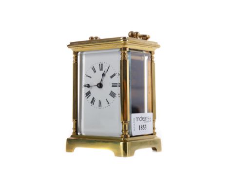 EARLY 20TH CENTURY CARRIAGE CLOCK, with white enamel dial with Roman numerals, the pillared brass five glass case with swing 