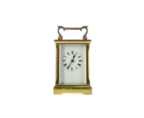 EARLY 20TH CENTURY CARRIAGE CLOCK, with white enamel Roman numeral dial, the brass five glass case with swing handle, on brac