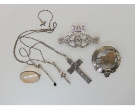 A COLLECTION OF INTERESTING SILVER ITEMS An Victorian engraved luckenbooth made by James Ross of Glasgow, dimensions 6.7cm, a
