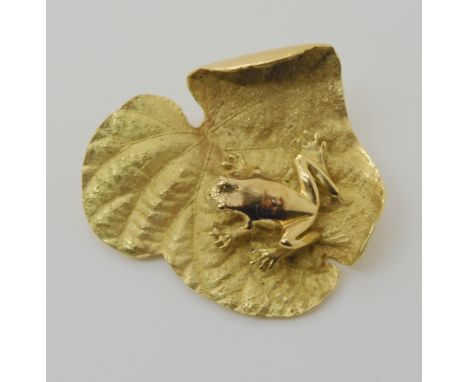 AN 18CT GOLD TREE FROG PENDANT BROOCH from the Astwood Dickinson collection of Bermudian original box with leaflet. dimension