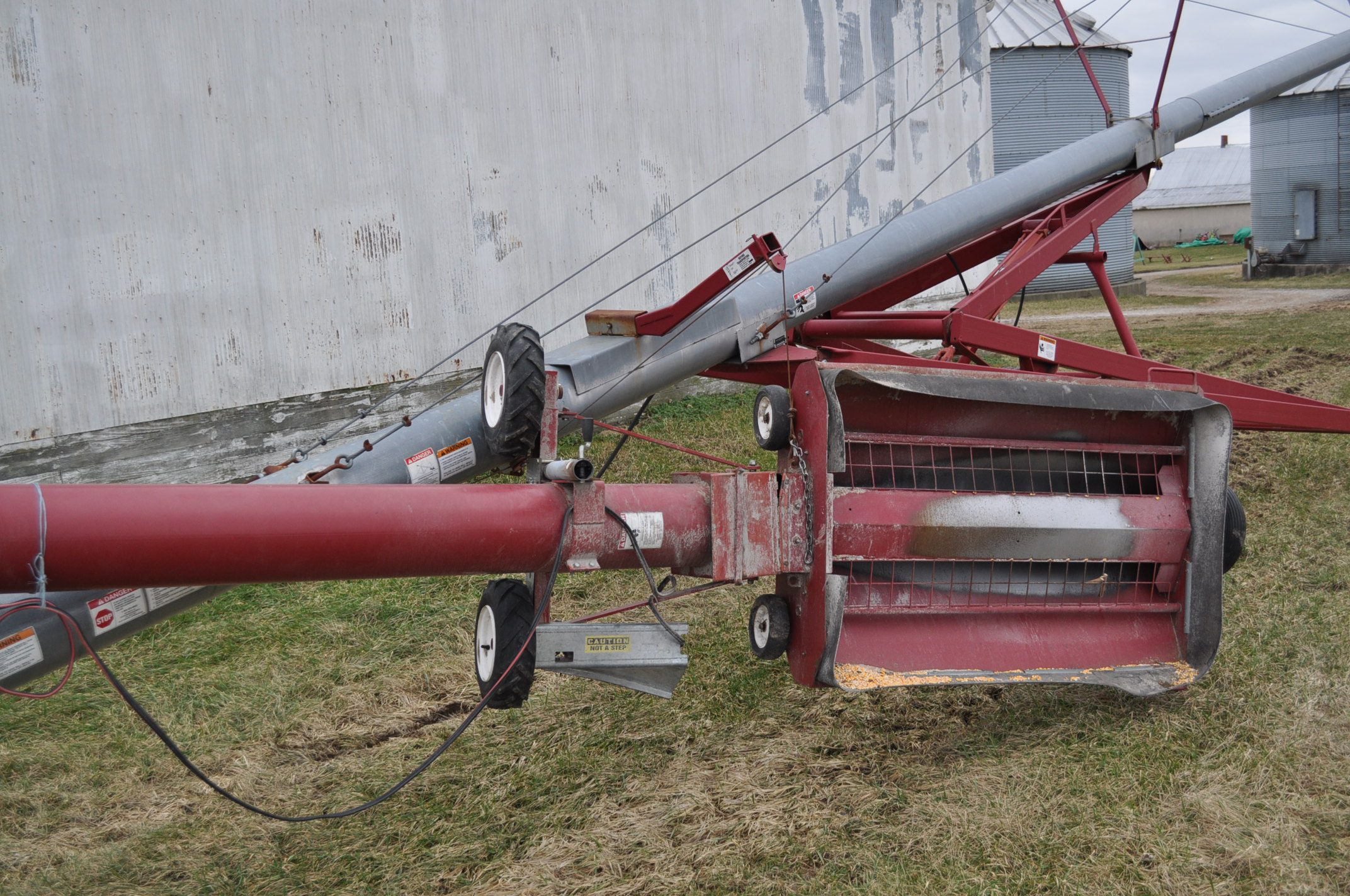 Hutchinson 10x72 swingaway auger, 540 pto, 12 volt electric hopper mover