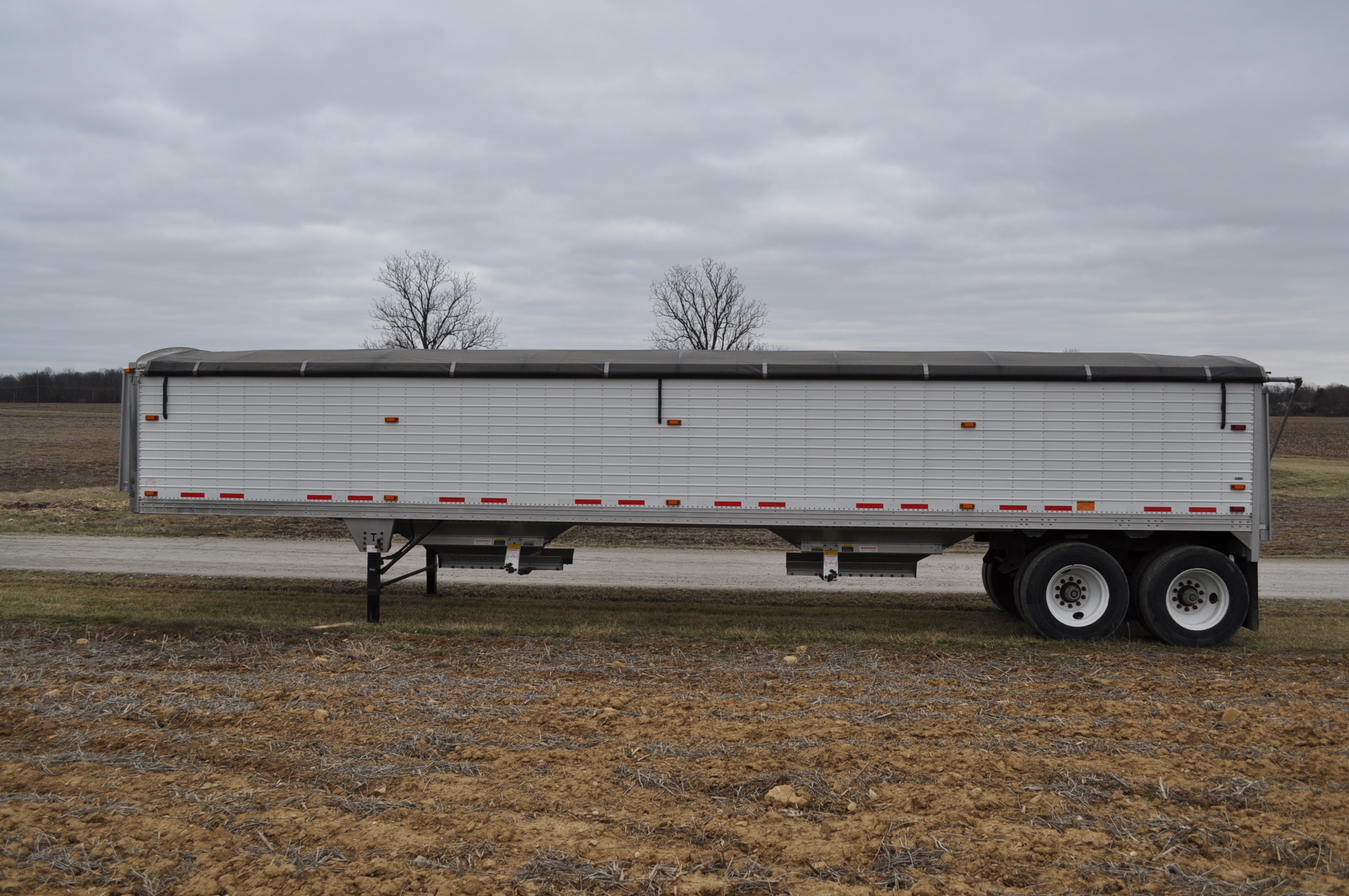2010 40' Timpte hopper trailer, 66" side, spring ride, roll tarp, 11R24