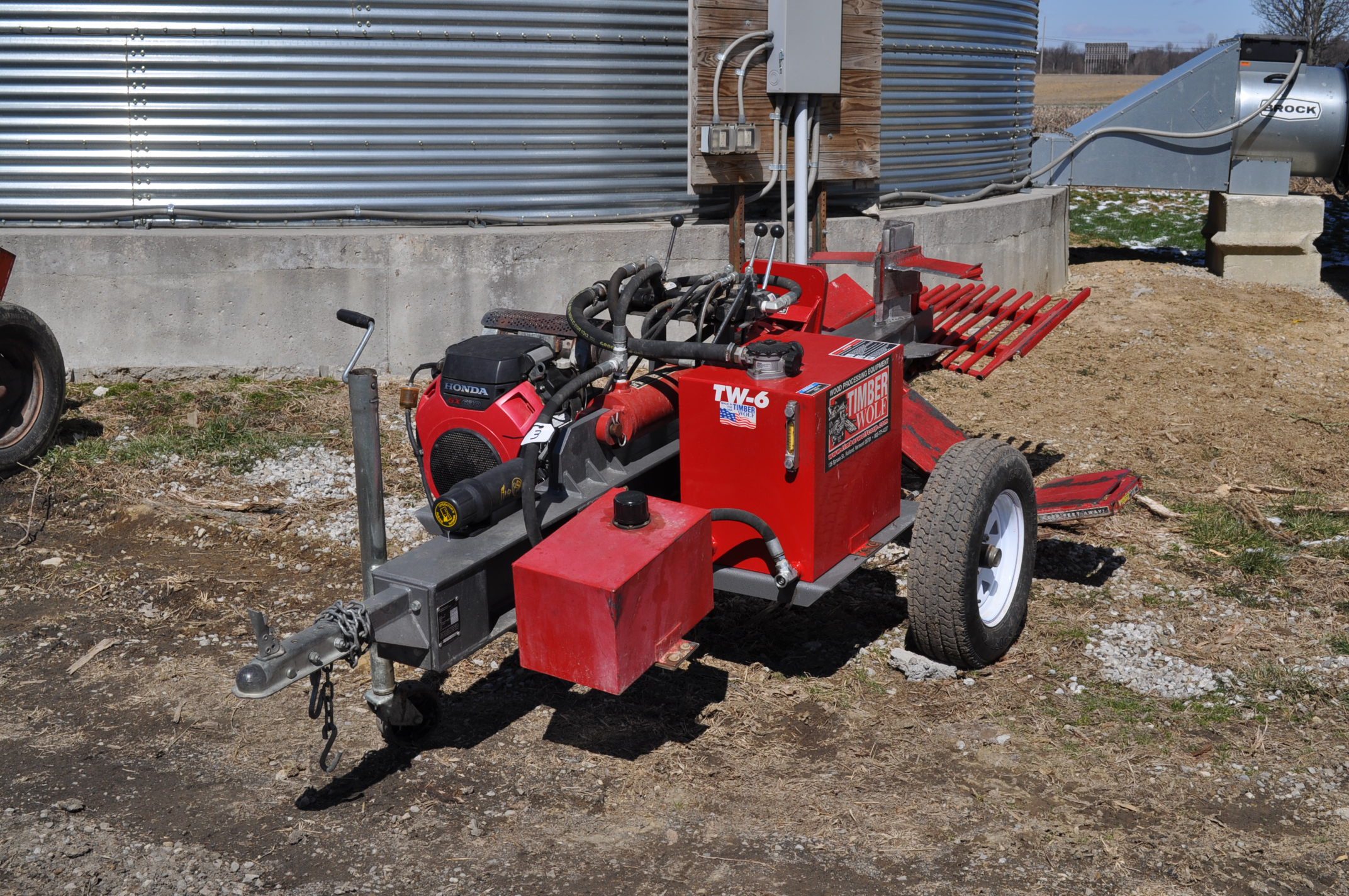 Timberwolf TW6 28 ton log splitter, Honda 20hp engine, 24" stroke, hyd