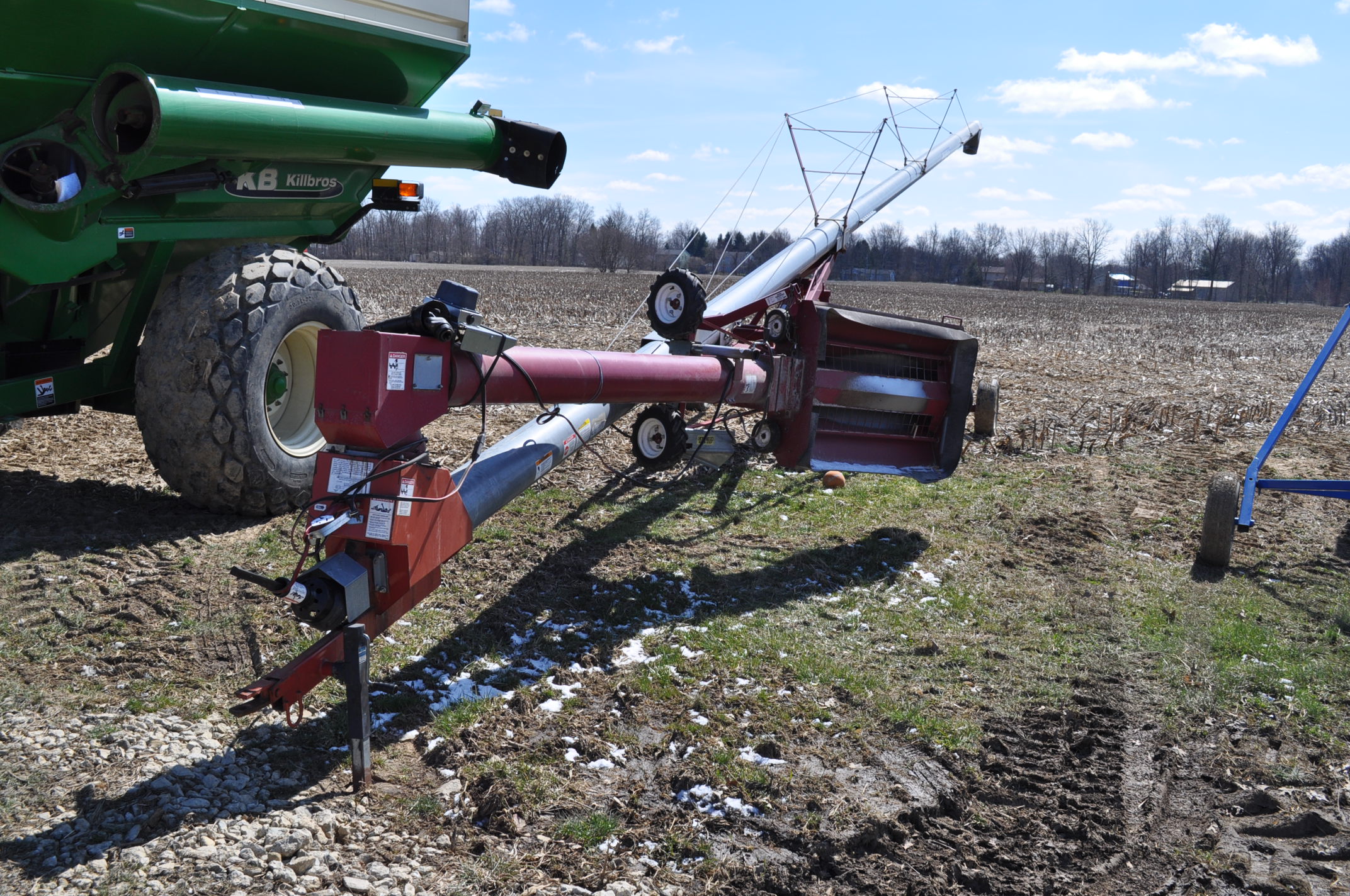 Hutchinson 10x72 swingaway auger, 540 pto, 12 volt electric hopper mover