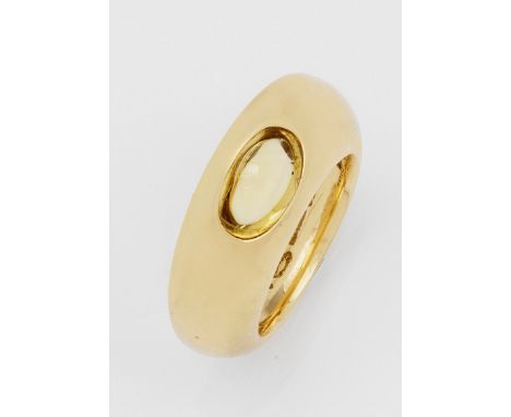 Citrin-Ring "Eclipse" von Georg JensenGelbgold, gest. 750. Zentral besetzt mit einem gelben Citrin-Cabochon. Nach einem Entw.