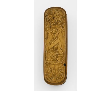 Iserlohner TabakdoseMessing, geprägter Reliefdekor. Auf dem scharnierten Deckel in Halbfigur Friedrich der Große in profilier