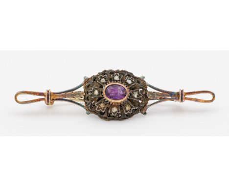 Belle Epoque-BroscheGelbgold, gest. 750. Zentral besetzt mit einem violetten Stein im Ovalschliff, entouriert von Diamantrose
