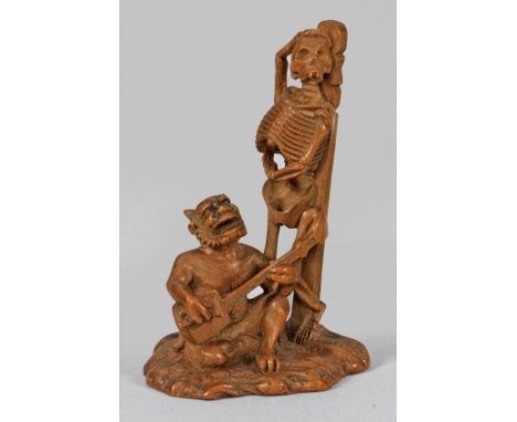 Kleine japanische Holzschnitzereisog. Netsuke. Buchsbaum, geschnitzt. Äußerst filigrane, vollplastische Memento Mori-Darstell