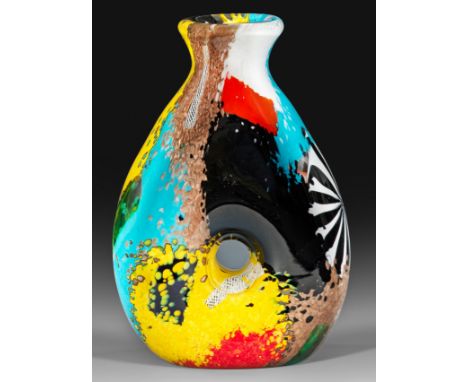 "Oriente osellare congo"-Vase von Dino MartensModell-Nr. 3125 aus der "Eldorado"-Serie. Ovale Ringflaschenform mit zentralem,