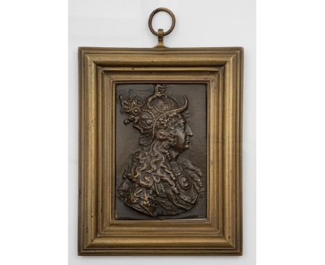 Michel Molart(1641 Dieppe - 1713 ebenda)Bildnisrelief von König Ludwig XIV. in allegorischer RüstungBronze, dunkelbraune Pati