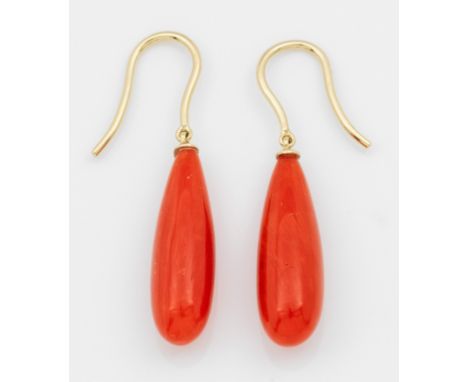 Paar Sardegna-Korallen-PendeloquesGelbgold, gest 585. Sog. Antikhängung, unterhalb jeweils ein roter Korallentropfen. Ges.-Ge