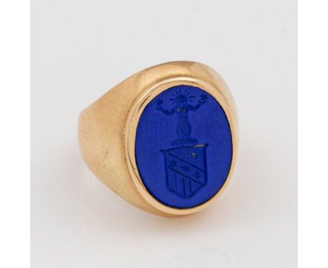 Klassischer Siegelring aus der Hamburger Familie MichahellesGelbgold, gest. 585. Zentrales hochovales Lapislazuli-Siegel mit 