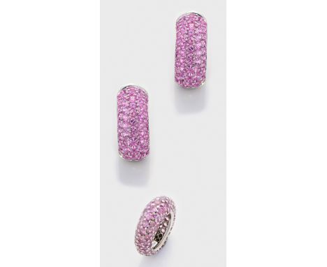 Mondänes Saphir-Parure von LeichtPaar Ohrclips und korrespondierender Bandring. Weißgold, gest. 750. Besetzt mit pinkfarbenen