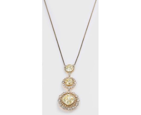 Prachtvolles Belle Epoque Diamant-Colliervon Wilkens, HamburgPlatin. Feine Gliederkette mit Anhänger in Ajour zentral im Verl
