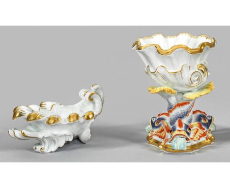 Apfelsinenbecher und Muschelschale mit Schwanenservice-DekorMuschelförmige Schale auf dreipassigem Fuß mit wasserspeienden De
