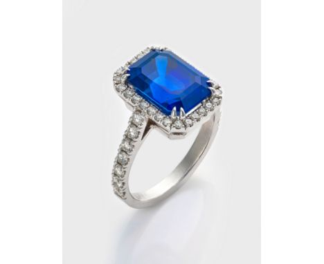 Exzellenter Royal Blue Sri Lanka-SaphirWeißgold, gest. 750. Zentral besetzt mit einem unbehandelten Vivid Blue-"Royal Blue"-S