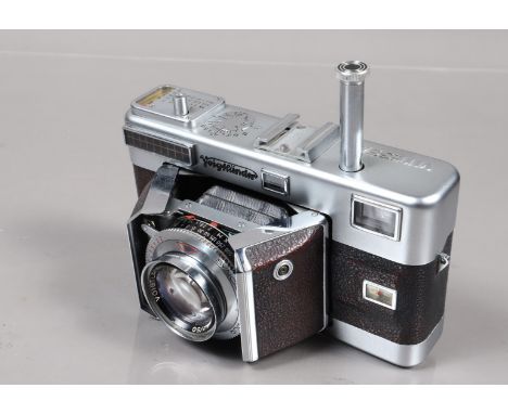 A Voigtländer Vitessa L Camera, shutter working, meter responsive, rangefinder functions, body G, light wear, with 50mm f/2 U