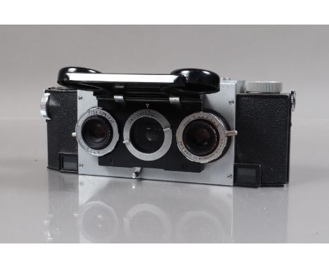 A David White Stereo Realist Camera, model 1041, serial no A93596, shutter working, body G, some light wear, with David White