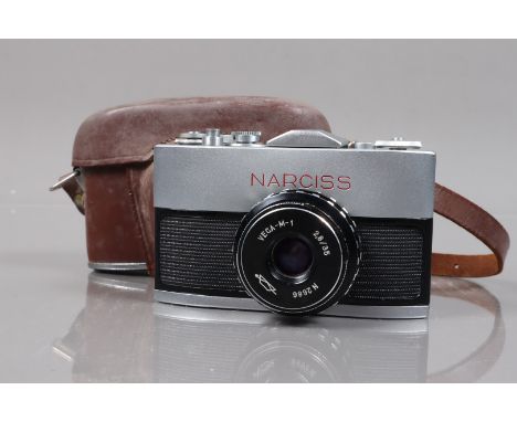 A Krasnogorsk Narciss 16mm SLR Camera, serial no 6501032, damage to cloth shutter curtain, shutter fires, sticks, body G, lig