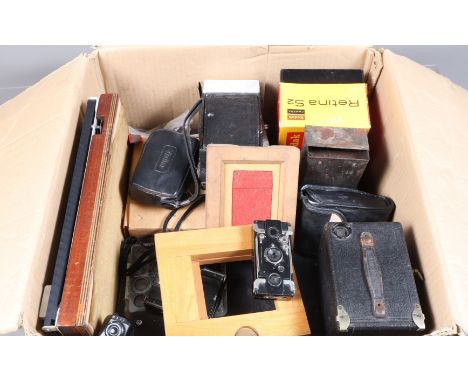 Photographica, includings a Steroflex outfit for stereo projection, a Lancaster darkroom lamp, an Eastman Kodak Bantam Specia