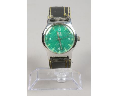 A gentleman's Solvil et Titus manual stainless steel wristwatch with green metallic dial.