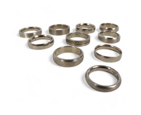 Ten gentlemens titanium rings - some with linear and plaited decoration, 30.5g.