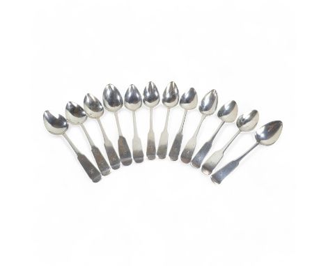 A set of twelve tea spoons - Edinburgh 1812/13, fiddle pattern engraved with the initial R, 160g.