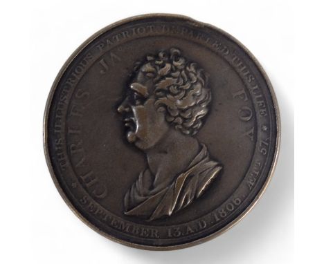 A Charles James Fox death medallion snuff box - inscribed to lid and base, diameter 5cm.
