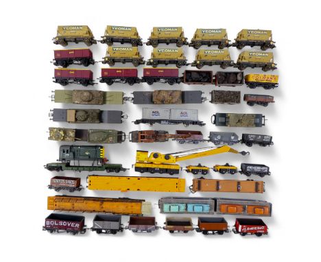 'OO' Gauge Railway Wagons - in excess of 40. Box containing a good selection of open wagons, including bogie wagons - many wi