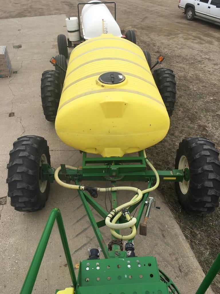 Yetter 1600 gal. All wheel steer pull behind fertilizer cart