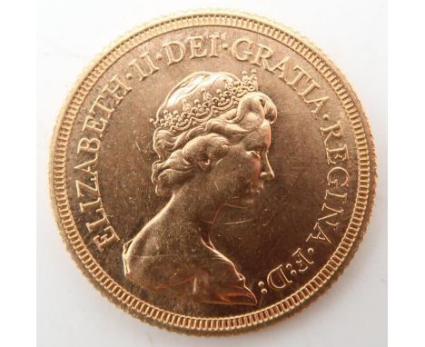 Elizabeth II&nbsp;(1952-2022)&nbsp;1 Sovereign 1974 Obverse second crowned portrait of HM Queen Elizabeth II right, wearing t