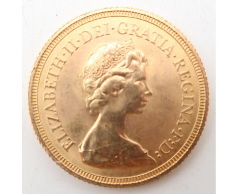 Elizabeth II&nbsp;(1952-2022)&nbsp;1 Sovereign 1974 Obverse second crowned portrait of HM Queen Elizabeth II right, wearing t