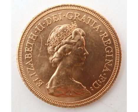 Elizabeth II&nbsp;(1952-2022)&nbsp;1 Sovereign 1976 Obverse second crowned portrait of HM Queen Elizabeth II right, wearing t