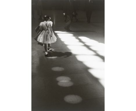 Louis Stettner (New York 1922 – 2016 Saint-Ouen, Frankreich). „Penn Station“, New York. 1958Späterer Silbergelatineabzug.  34