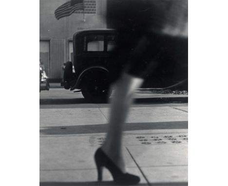 Lisette Model (d.i.&nbsp;Elise Amelie Felice&nbsp;Stern) (Wien 1901 – 1983 New York). Running Legs, Fifth Avenue, New York. U